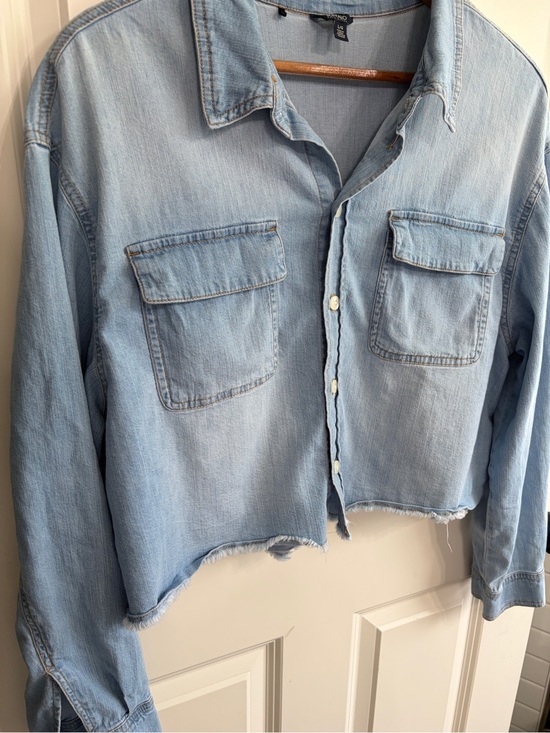 Buffalo David Bitton Tops - Great condition size L Buffalo David Bitton Light Blue Cropped Denim Shirt.